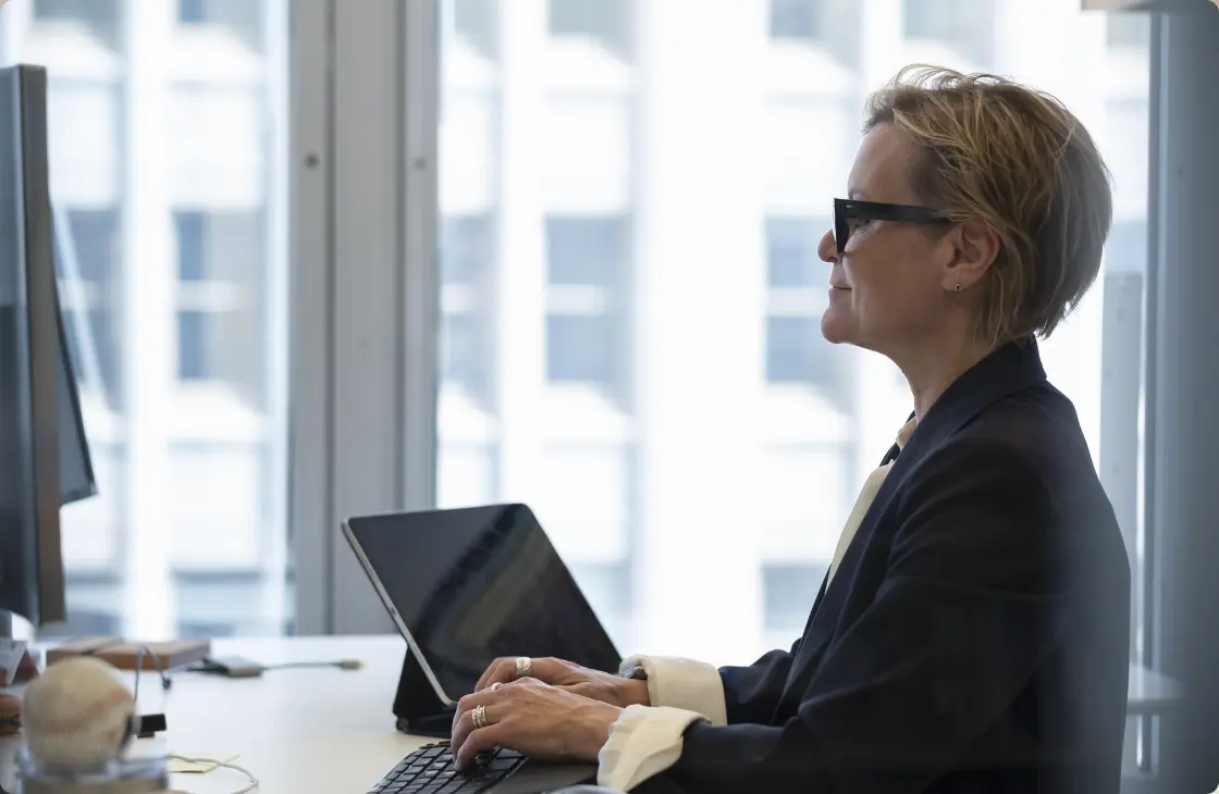 lesley-weaver-working.webp
